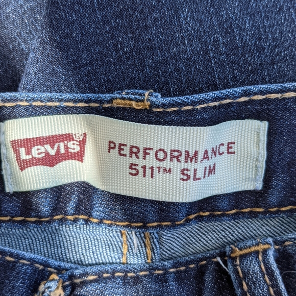 Levi's Performance 511 Slim Shorts.  Tag: 27" waist.  Size: 14 Regular. - Picture 7 of 8